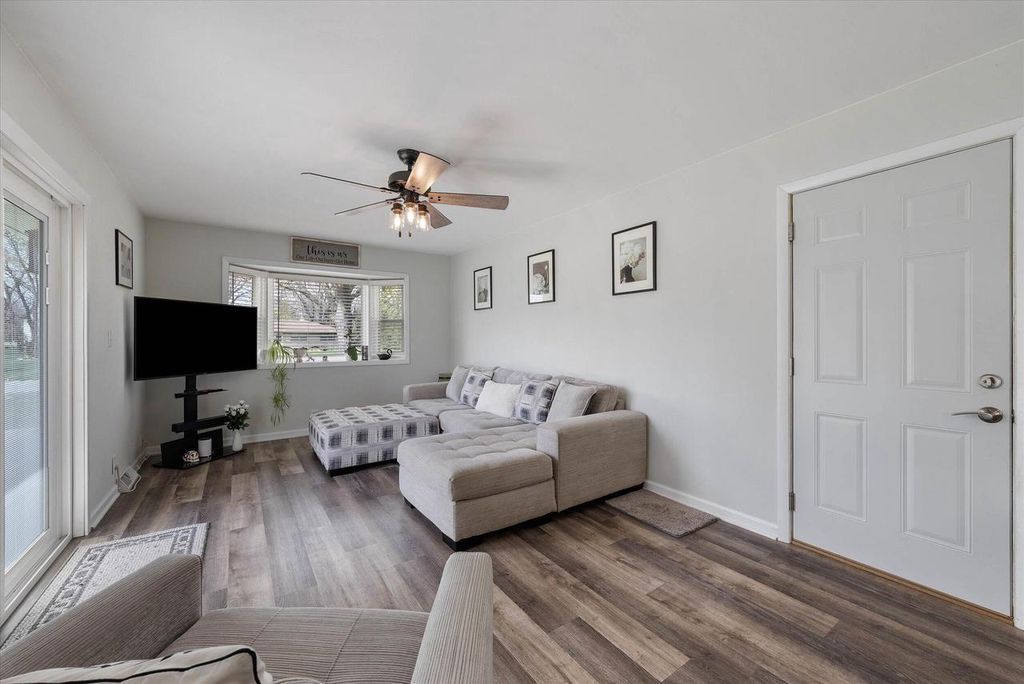 Photo of N97W16385 Tippicanoe COURT, Germantown, WI 53022 (MLS # 1947401)