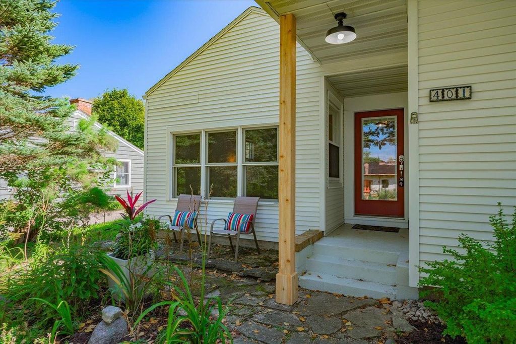 Photo of 401 Merrill Crest DRIVE, Madison, WI 53705 (MLS # 2008995)