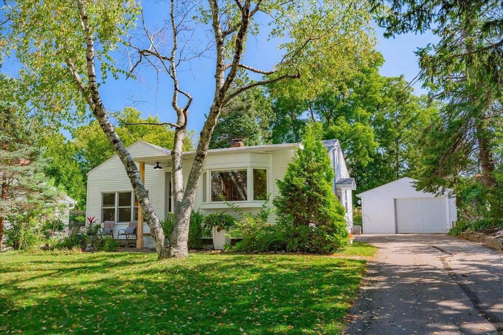 Photo of 401 Merrill Crest DRIVE, Madison, WI 53705 (MLS # 2008995)