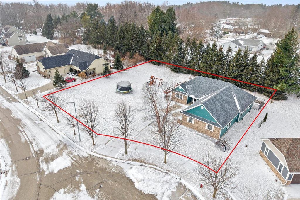 Photo of 1457 Red Oak DRIVE, Hartford, WI 53027 (MLS # 1947411)