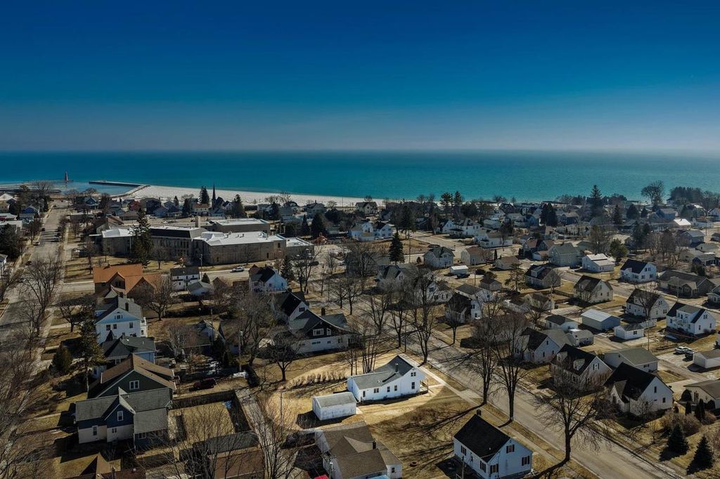 Photo of 707 Cleveland AVENUE, Algoma, WI 54201 (MLS # 50321900)