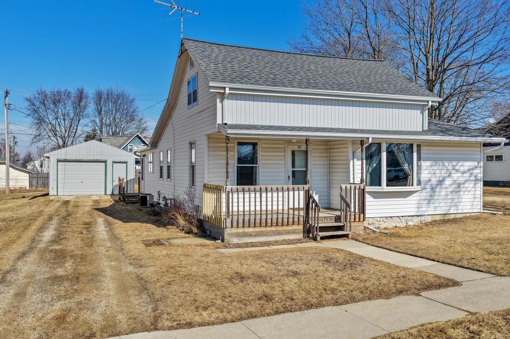 Photo of 707 Cleveland AVENUE, Algoma, WI 54201 (MLS # 50321900)