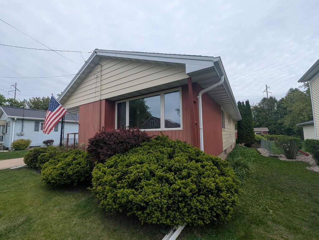 Photo of 736 W 8th AVENUE, Oshkosh, WI 54902 (MLS # 50325950)