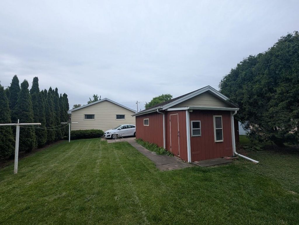 Photo of 736 W 8th AVENUE, Oshkosh, WI 54902 (MLS # 50325950)