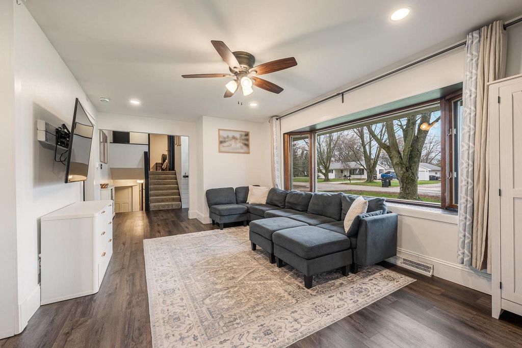 Photo of 833 Butte STREET, Neenah, WI 54956 (MLS # 50323782)