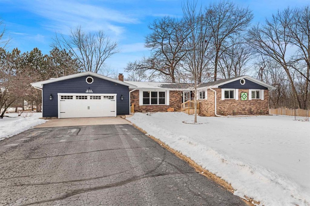 Photo of 948 Shing Wa Uk DRIVE, Marinette, WI 54143 (MLS # 50321682)