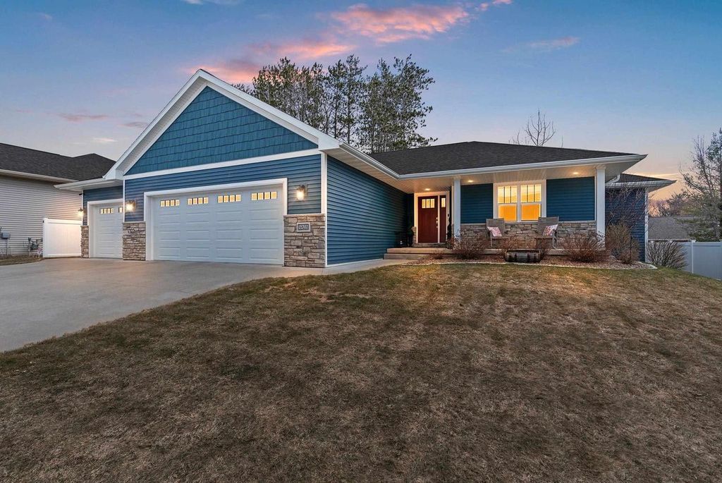 Photo of 2041 Buckthorn TRAIL, Green Bay, WI 54304 (MLS # 50323373)