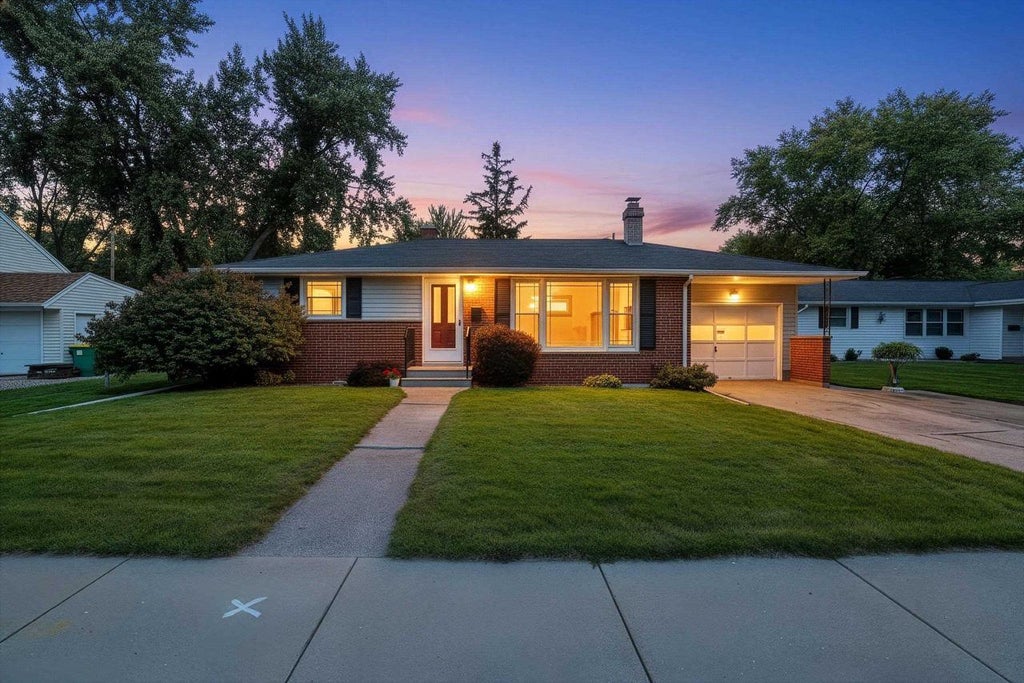 Photo of 1086 Thorndale STREET, Green Bay, WI 54304 (MLS # 50333204)