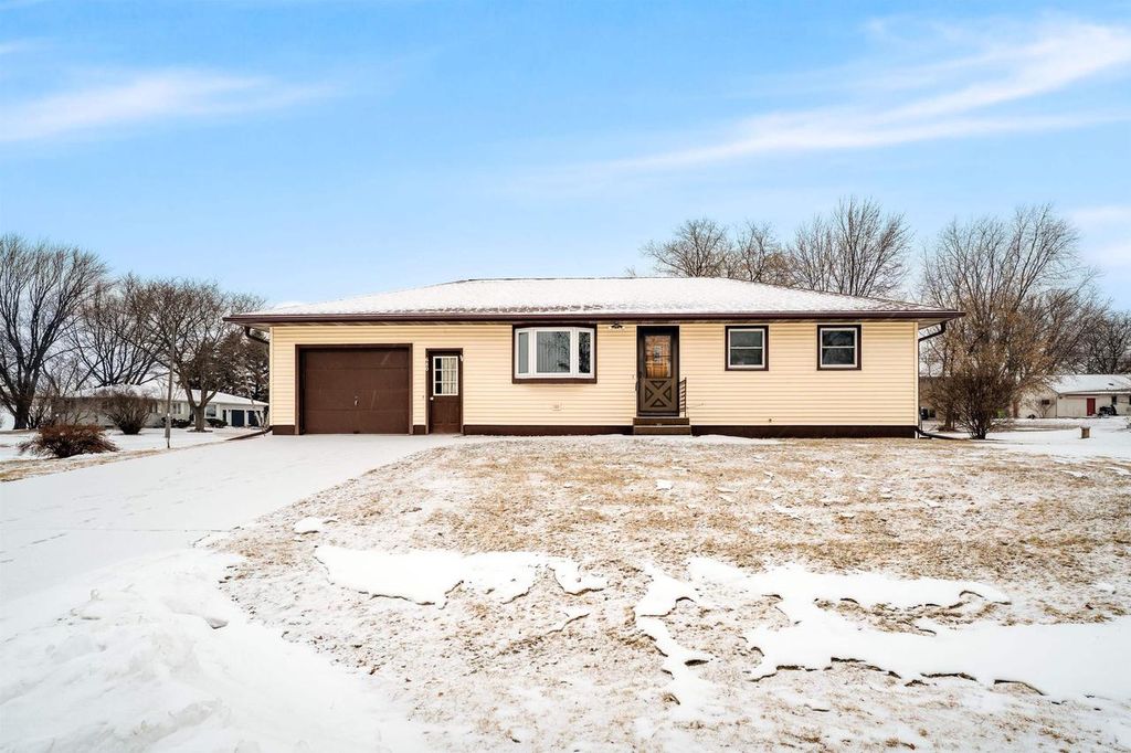 Photo of 680 Glendale AVENUE, Oshkosh, WI 54901 (MLS # 50320819)