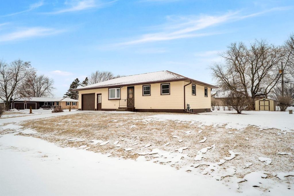 Photo of 680 Glendale AVENUE, Oshkosh, WI 54901 (MLS # 50320819)
