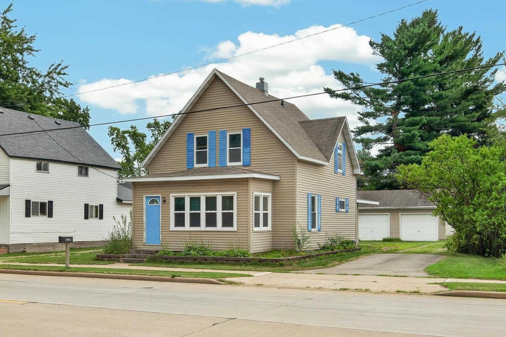 Photo of 525 W Bannerman AVENUE, Redgranite, WI 54970 (MLS # 2030722)