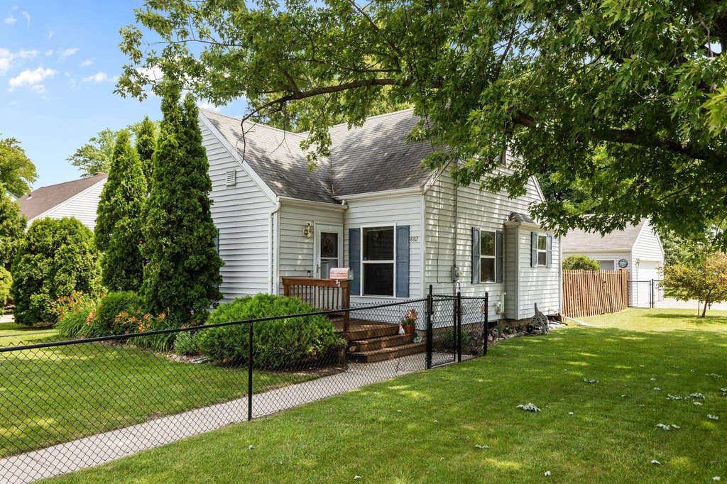 Photo of 882 Higgins AVENUE, Neenah, WI 54956 (MLS # 50328776)