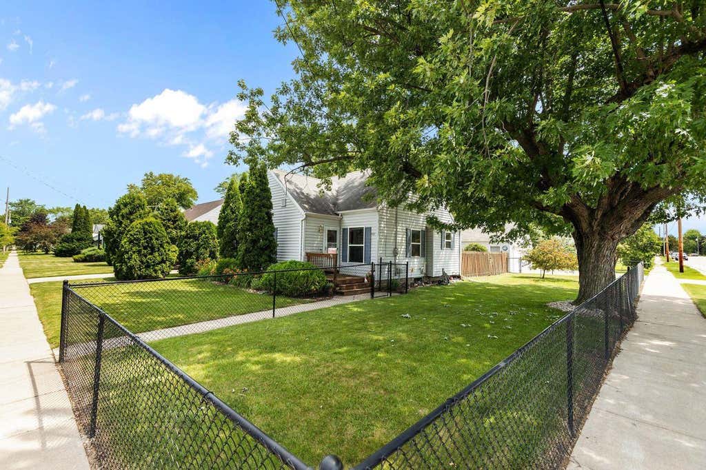 Photo of 882 Higgins AVENUE, Neenah, WI 54956 (MLS # 50328776)