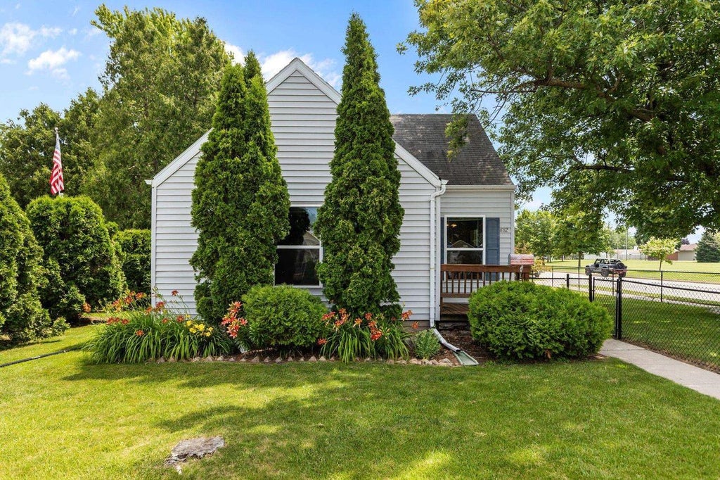 Photo of 882 Higgins AVENUE, Neenah, WI 54956 (MLS # 50328776)