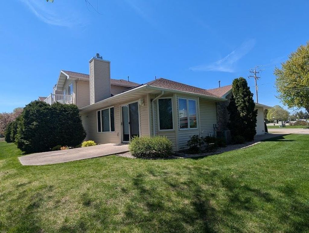 Photo of 2721 W 9th AVENUE, Oshkosh, WI 54904 (MLS # 50325599)