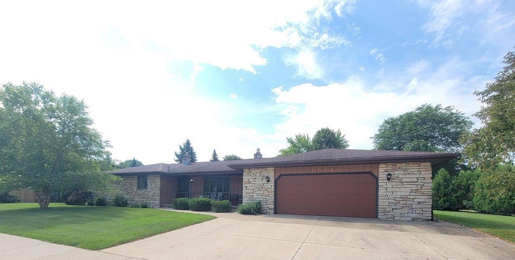 Photo of 1101 E Meadow Grove BOULEVARD, Appleton, WI 54915 (MLS # 50328796)