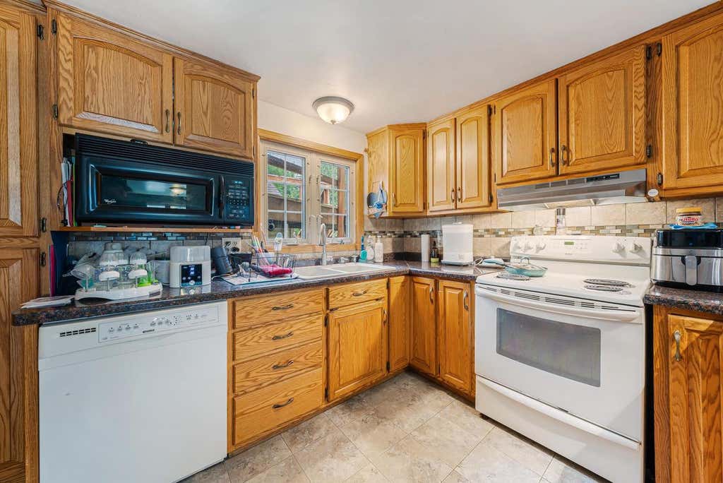 Photo of 1517 Division STREET, New London, WI 54961 (MLS # 50329519)