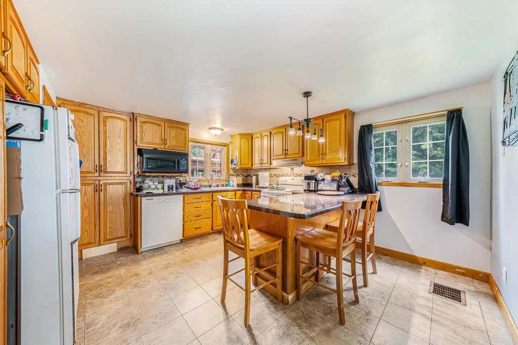 Photo of 1517 Division STREET, New London, WI 54961 (MLS # 50329519)