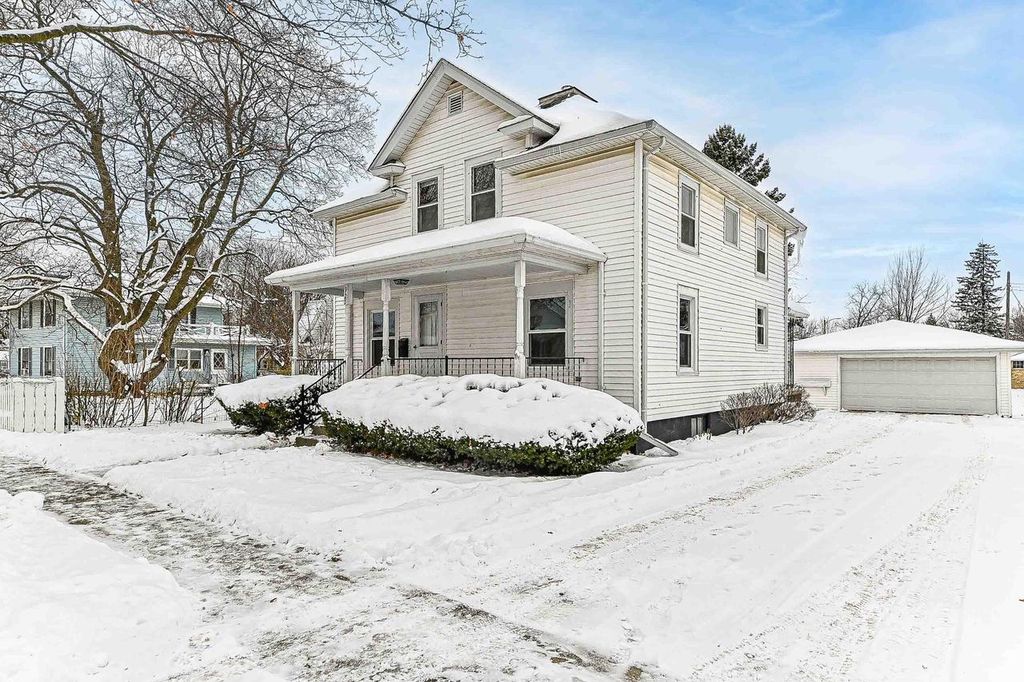 Photo of 925 E Wisconsin STREET, Delavan, WI 53115 (MLS # 1944499)