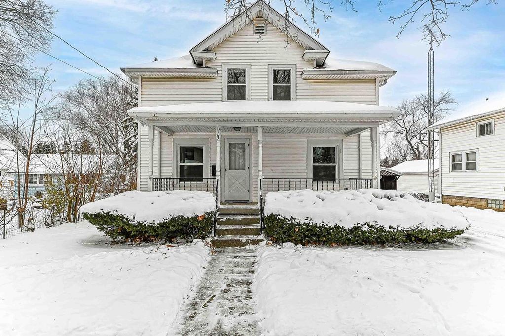 Photo of 925 E Wisconsin STREET, Delavan, WI 53115 (MLS # 1944499)