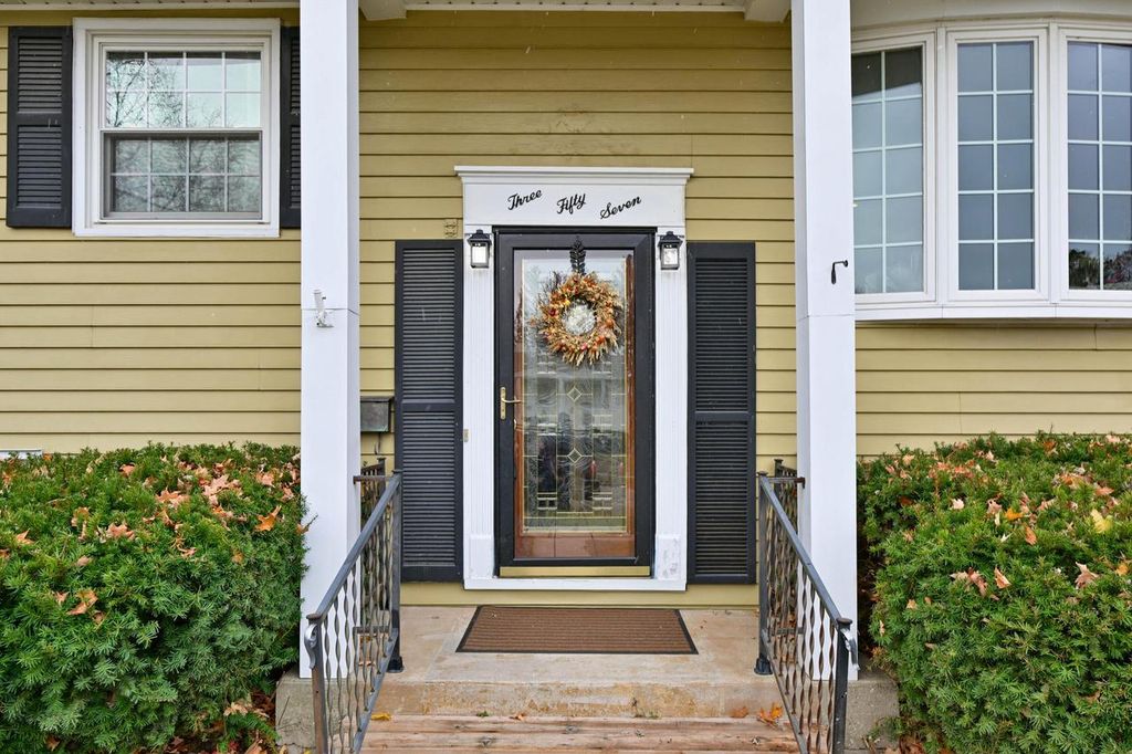 Photo of 357 N Kendrick AVENUE, Burlington, WI 53105 (MLS # 1944105)