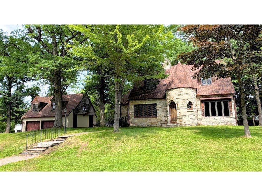Photo of 910 Oakwood BOULEVARD, Menomonie, WI 54751 (MLS # 7106839)