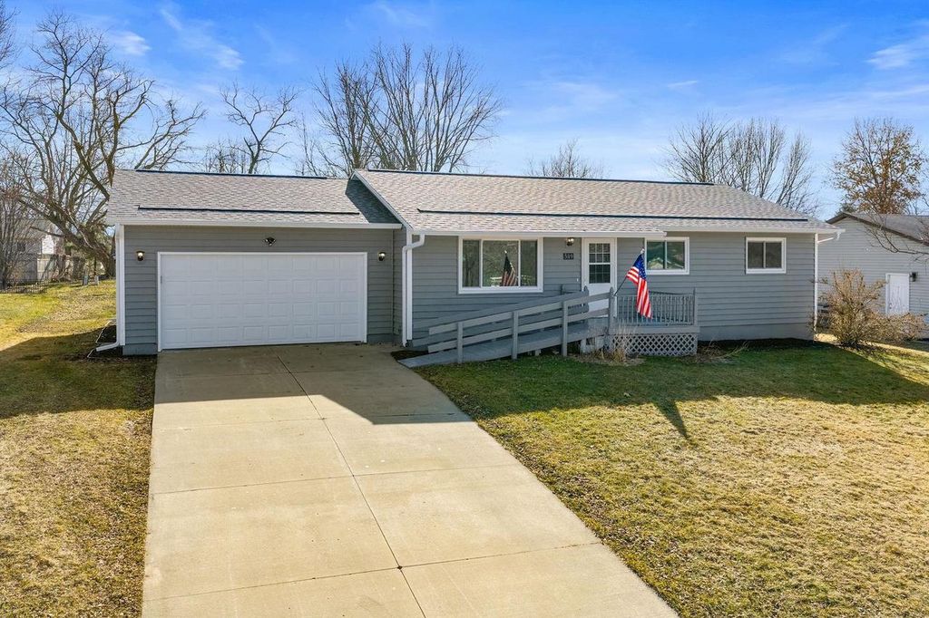 Photo of 509 Ernstmeyer DRIVE, Baraboo, WI 53913 (MLS # 2016949)