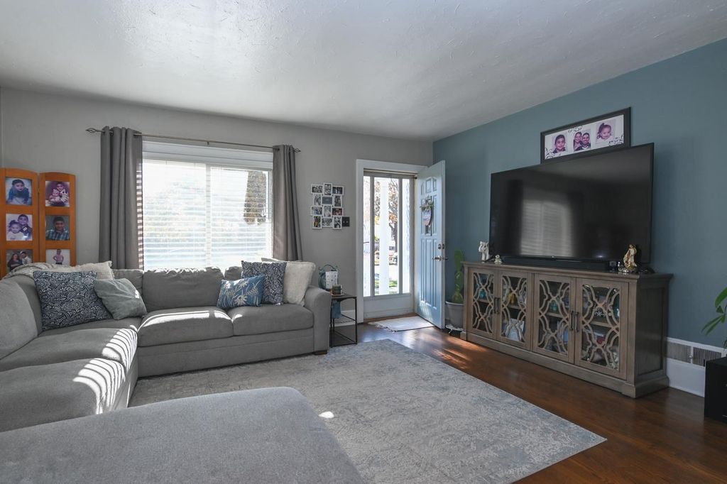 Photo of 1619 Farlin AVENUE, Green Bay, WI 54302 (MLS # 50317688)