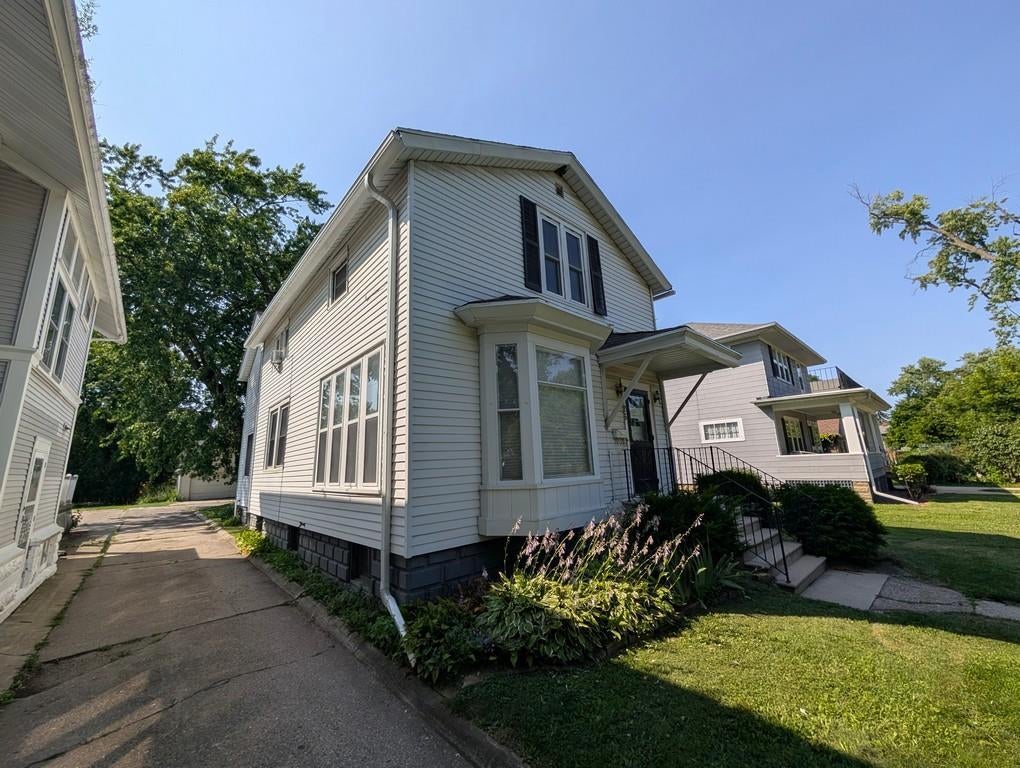 Photo of 726 S Jackson STREET, Green Bay, WI 54301 (MLS # 50331076)