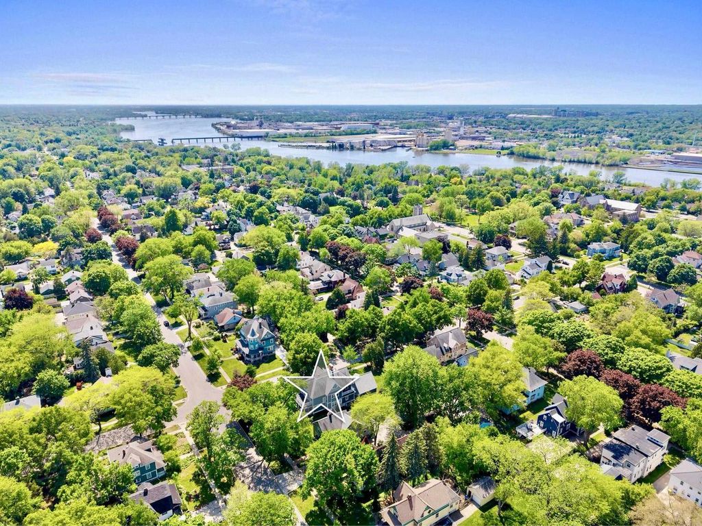 Photo of 644 S Jackson STREET, Green Bay, WI 54301 (MLS # 50326242)