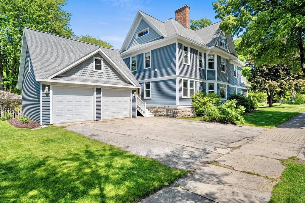 Photo of 644 S Jackson STREET, Green Bay, WI 54301 (MLS # 50326242)