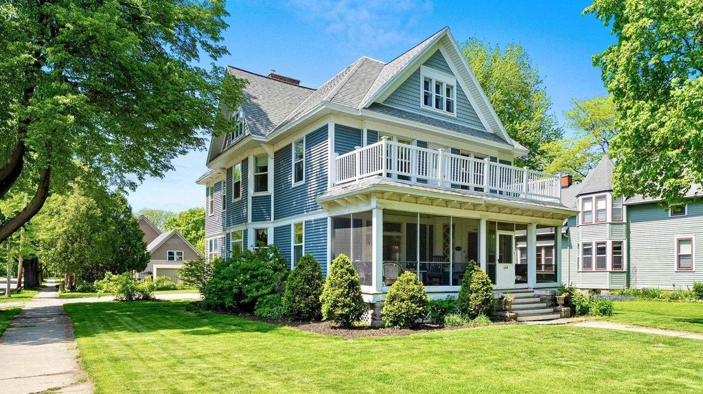 Photo of 644 S Jackson STREET, Green Bay, WI 54301 (MLS # 50326242)