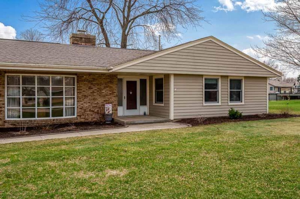 Photo of 726 E Petunia LANE, Beloit, WI 53511 (MLS # 2019291)