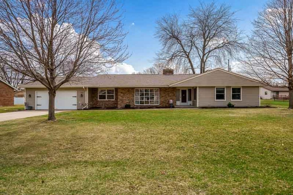 Photo of 726 E Petunia LANE, Beloit, WI 53511 (MLS # 2019291)