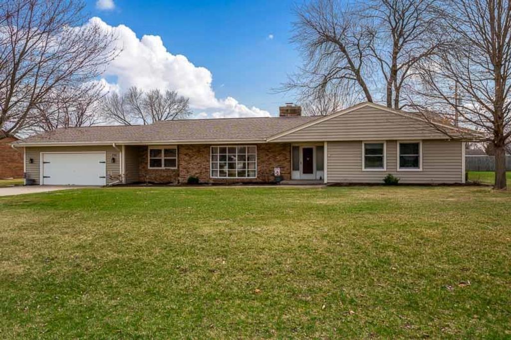 Photo of 726 E Petunia LANE, Beloit, WI 53511 (MLS # 2019291)