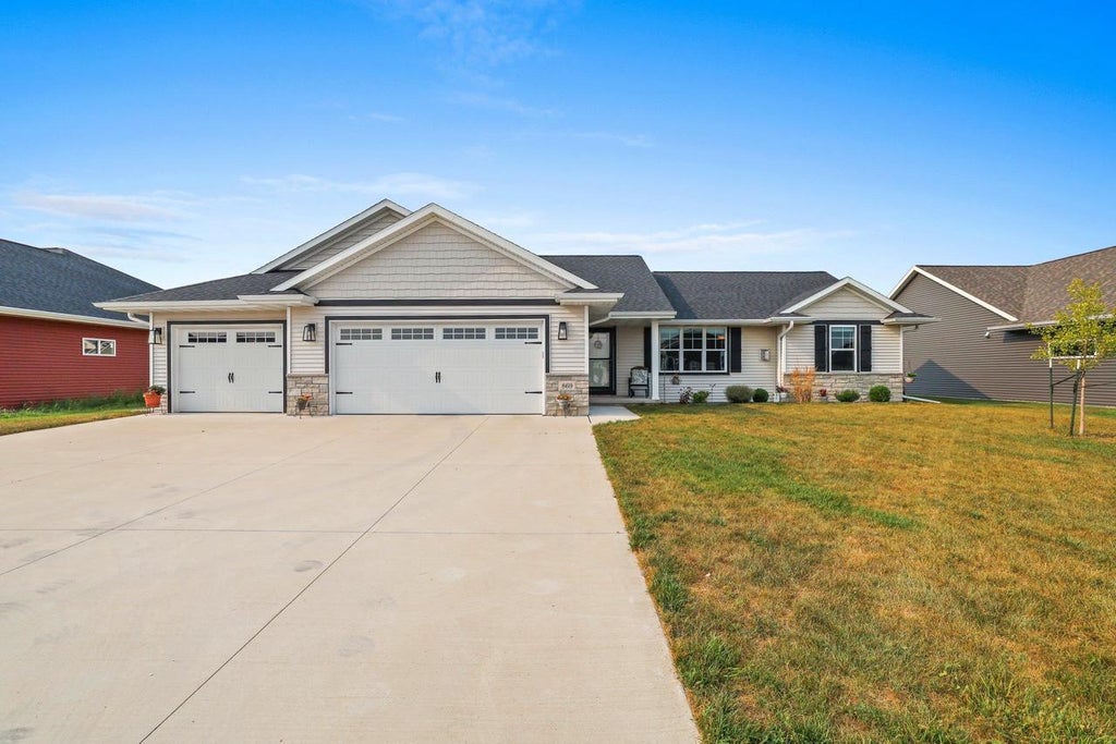 Photo of 869 Joeanna WAY, Pulaski, WI 54162 (MLS # 50330898)