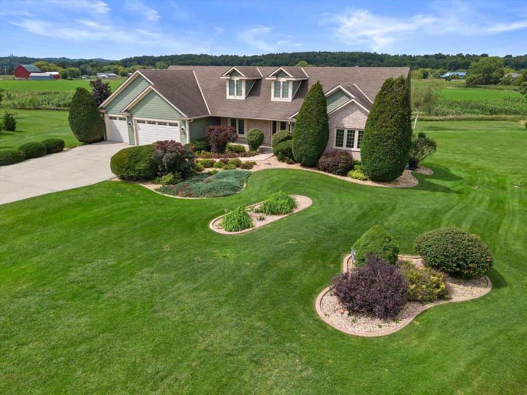 Photo of 4585 Cathedral COURT, Richfield, WI 53076 (MLS # 1979060)