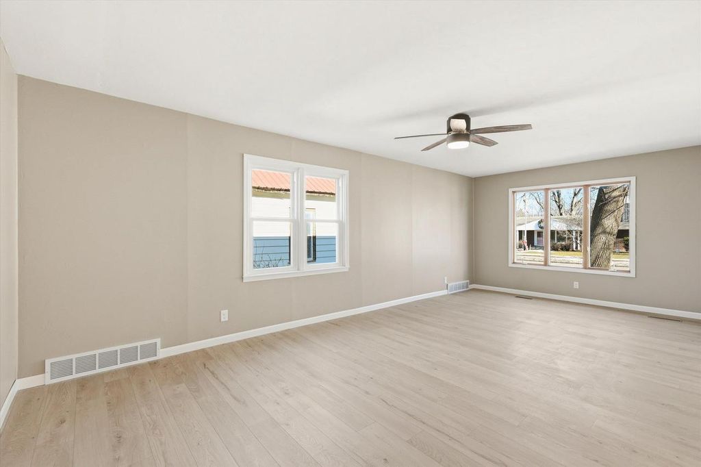 Photo of 619 S Main STREET, Seymour, WI 54165 (MLS # 50321222)