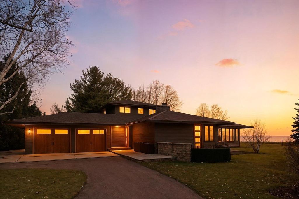 Photo of 1859 Dynna DRIVE, Grafton, WI 53024 (MLS # 1947152)