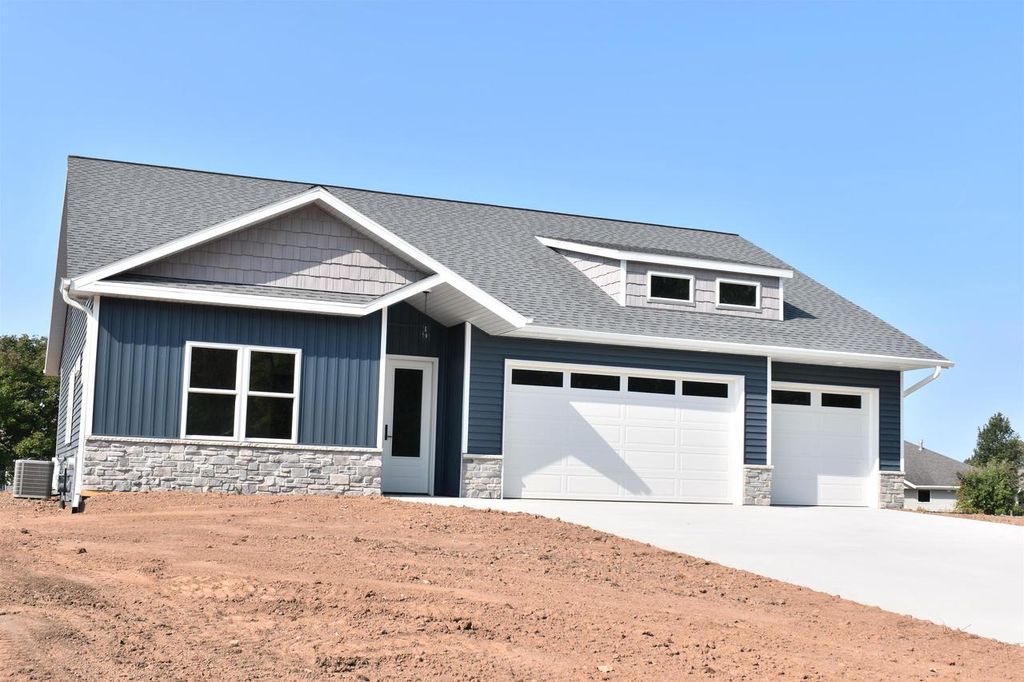 Photo of 3208 Eclipse DRIVE, Green Bay, WI 54311 (MLS # 50325800)