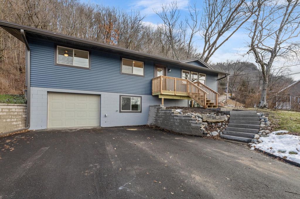Photo of 3731 Cliffside DRIVE, La Crosse, WI 54601 (MLS # 1947199)