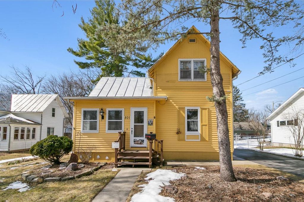 Photo of 801 Park STREET, Baraboo, WI 53913 (MLS # 2019053)