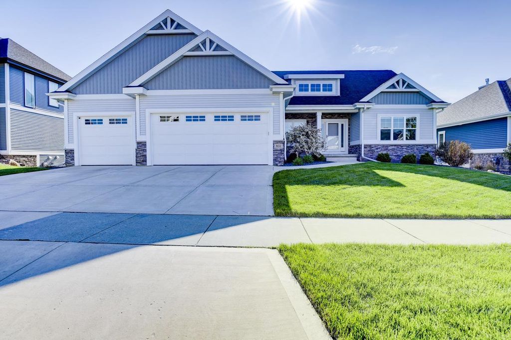 Photo of 802 Ronald Overlook, Waunakee, WI 53597 (MLS # 2022732)