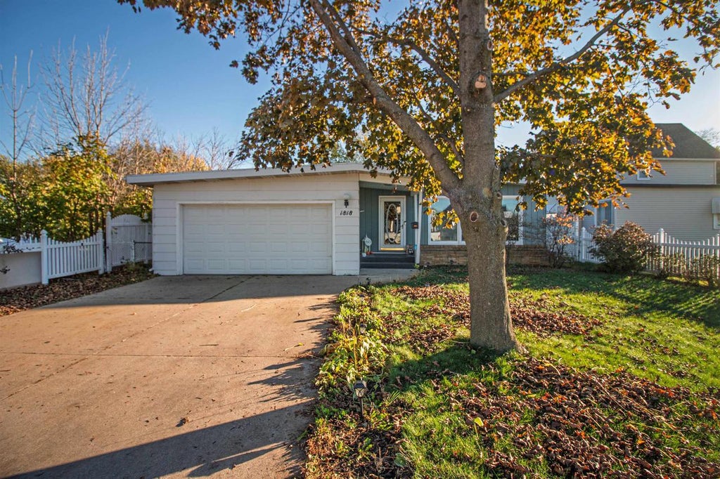 Photo of 1818 Baker STREET, Wisconsin Rapids, WI 54494 (MLS # 22605202)