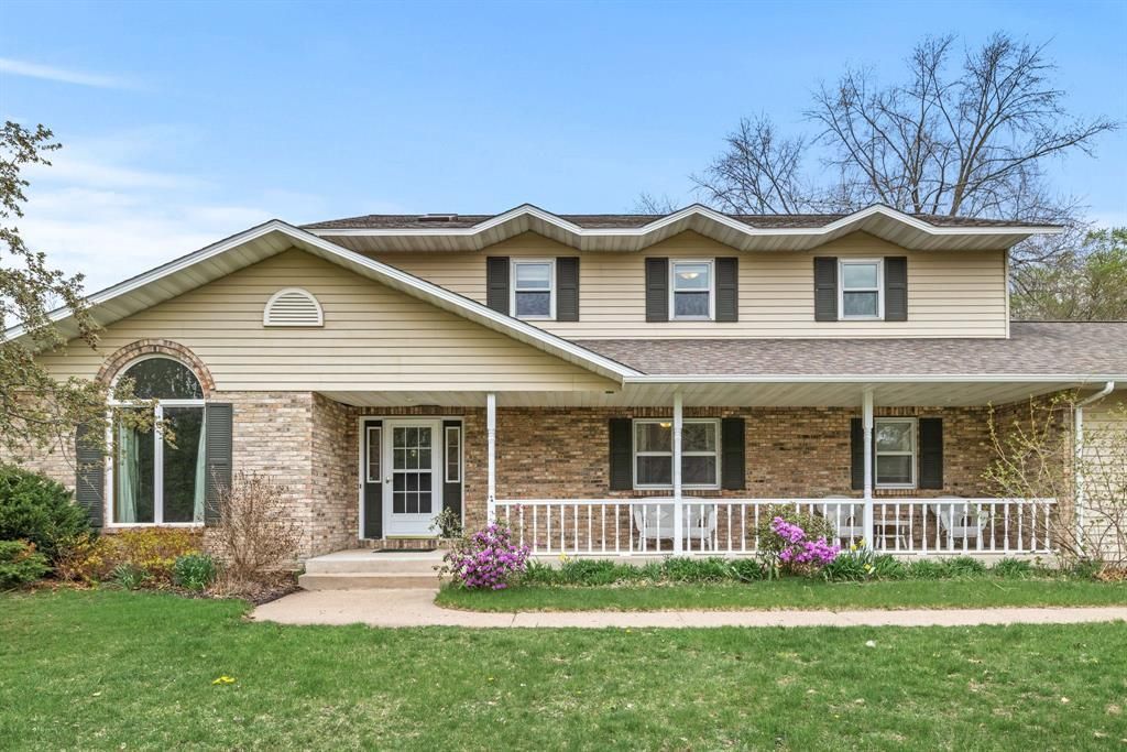 Photo of 420 Southwood COURT, Eau Claire, WI 54701 (MLS # 1600418)