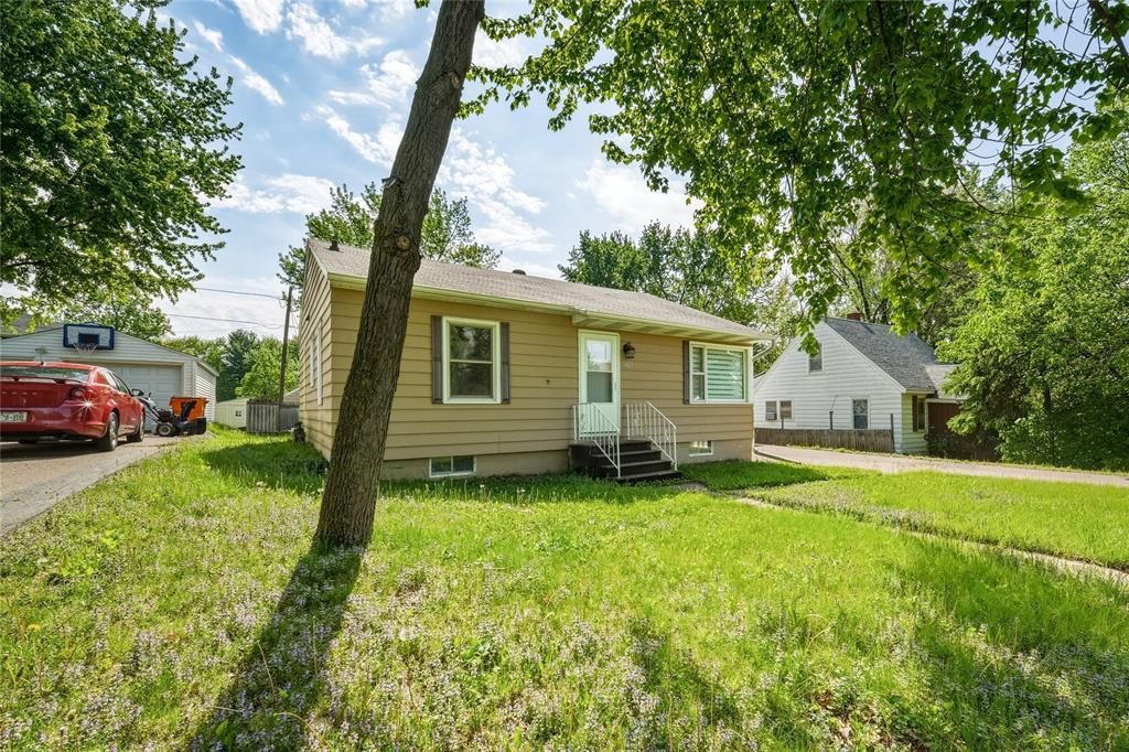 Photo of 1021 Essex STREET, Eau Claire, WI 54703 (MLS # 1601161)