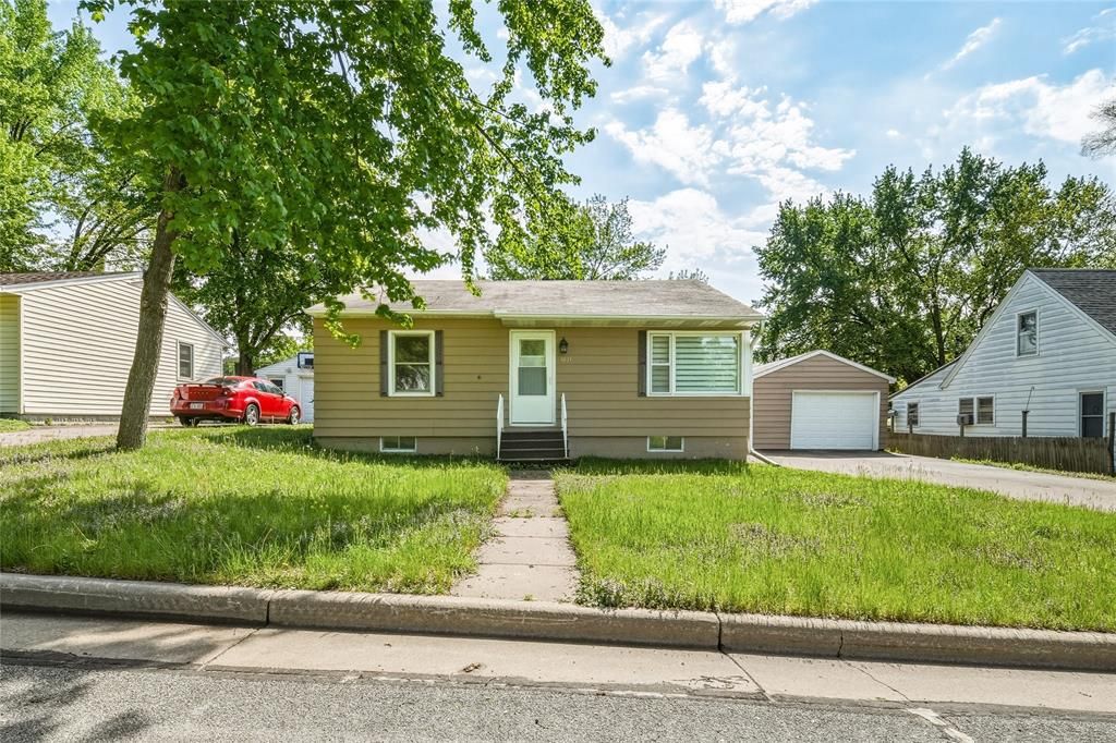 Photo of 1021 Essex STREET, Eau Claire, WI 54703 (MLS # 1601161)