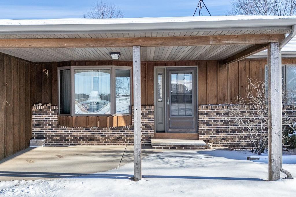 Photo of N5558 County Road W Rd, New London, WI 54961 (MLS # 50318998)