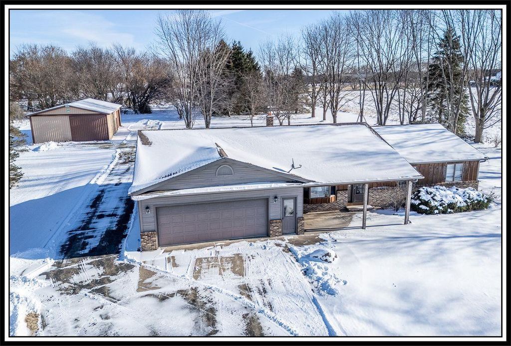 Photo of N5558 County Road W Rd, New London, WI 54961 (MLS # 50318998)