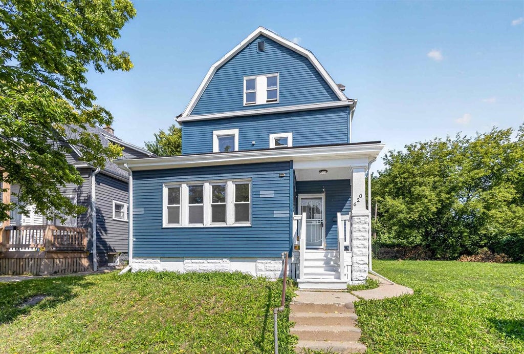 Photo of 620 W Burleigh STREET, Milwaukee, WI 53212 (MLS # 50332570)